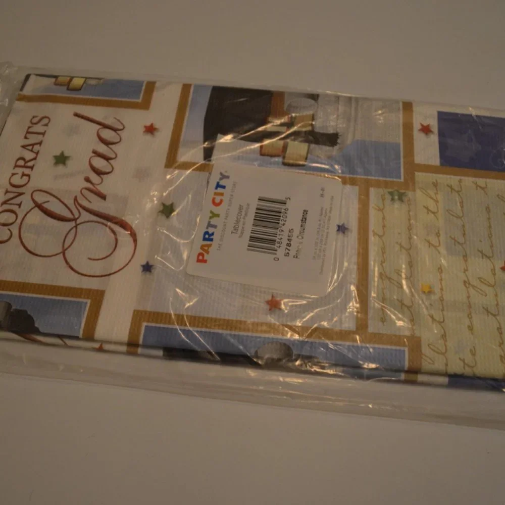 Pomp & Circumstance by Party City Sign 'Congrats Grad' 6 Table Covers 54'x102'